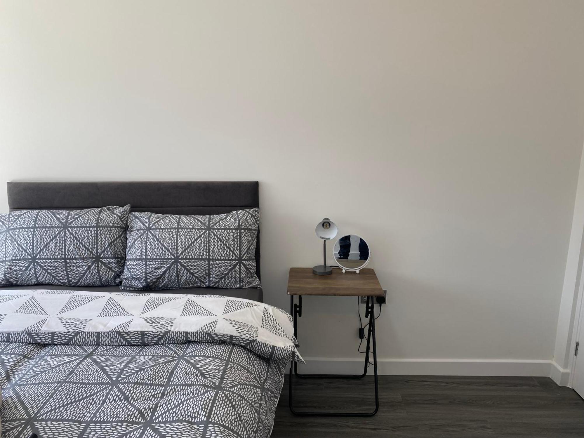 2 Bedroom Flat *