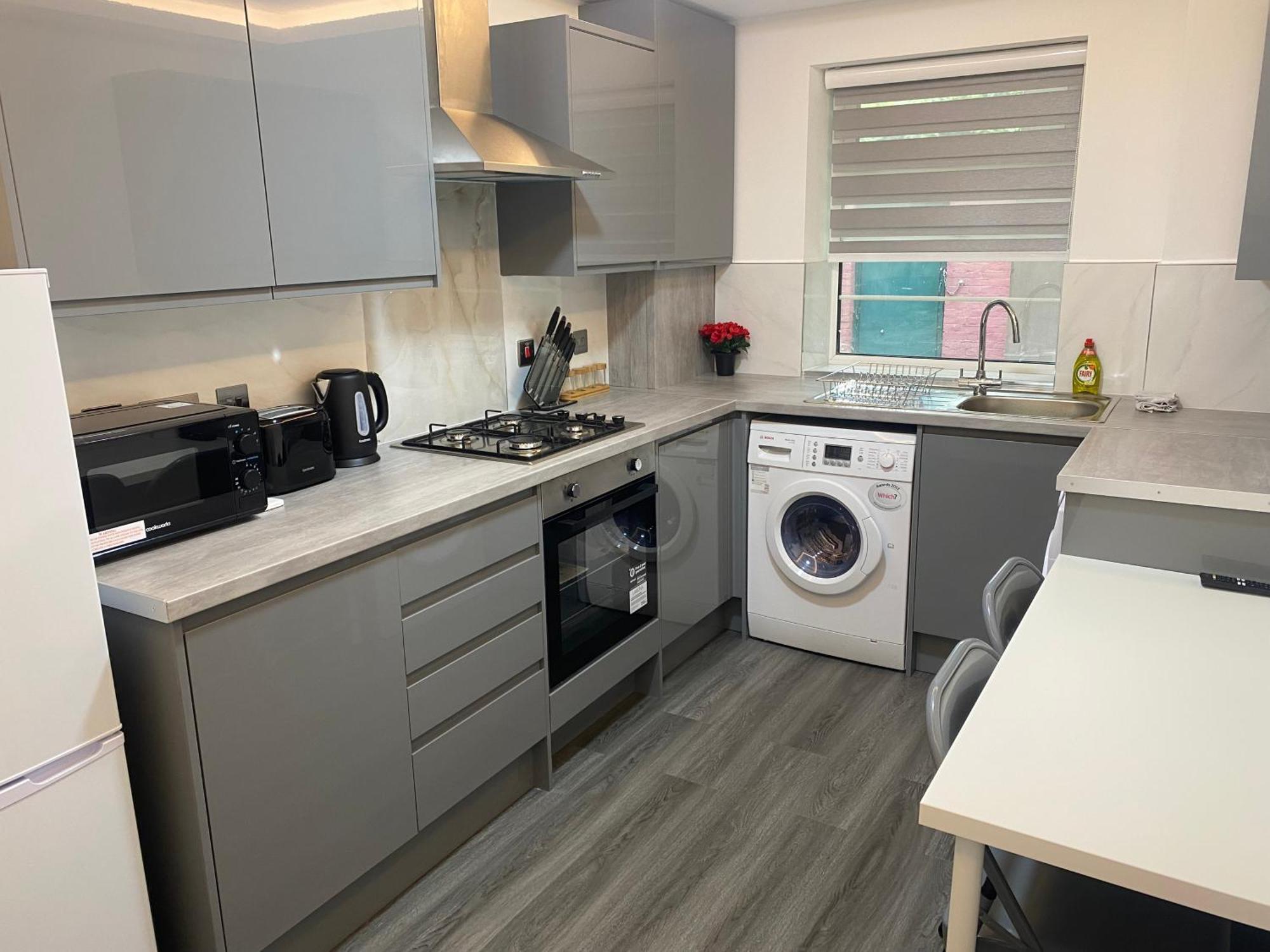 2 Bedroom Flat * Londra